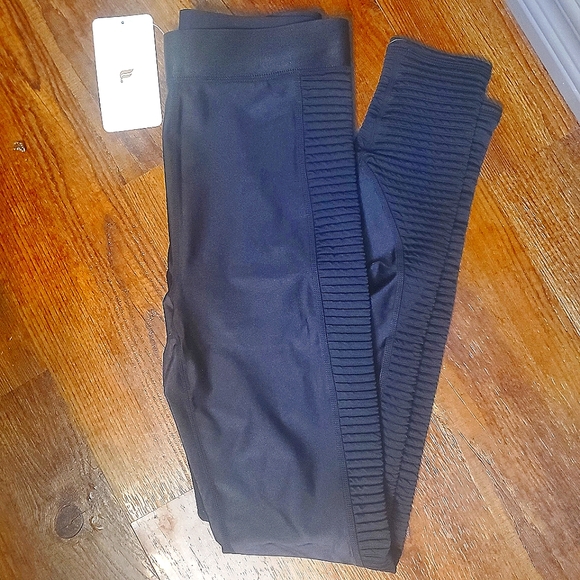 Fabletics Motion Shine Legging - Picture 3 of 4